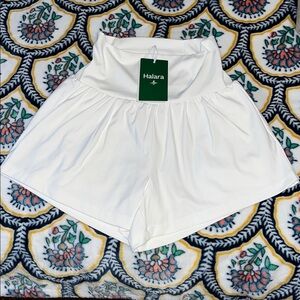 HALARA Cream High-Waist Flow Shorts